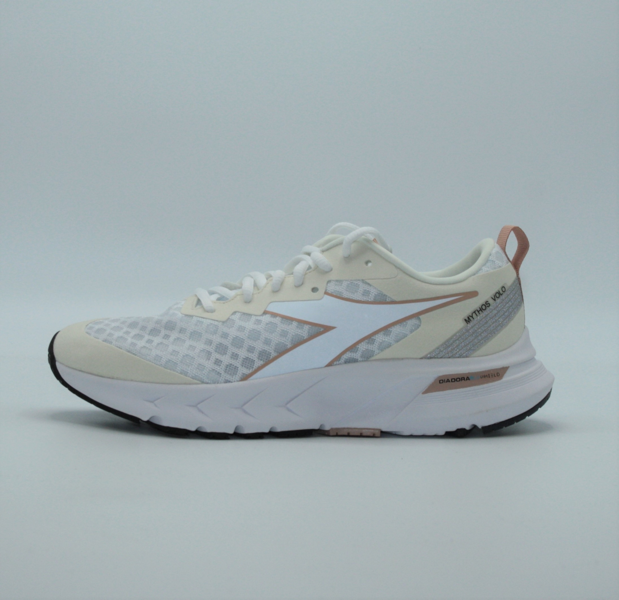 diadora mythos blushield volo women's